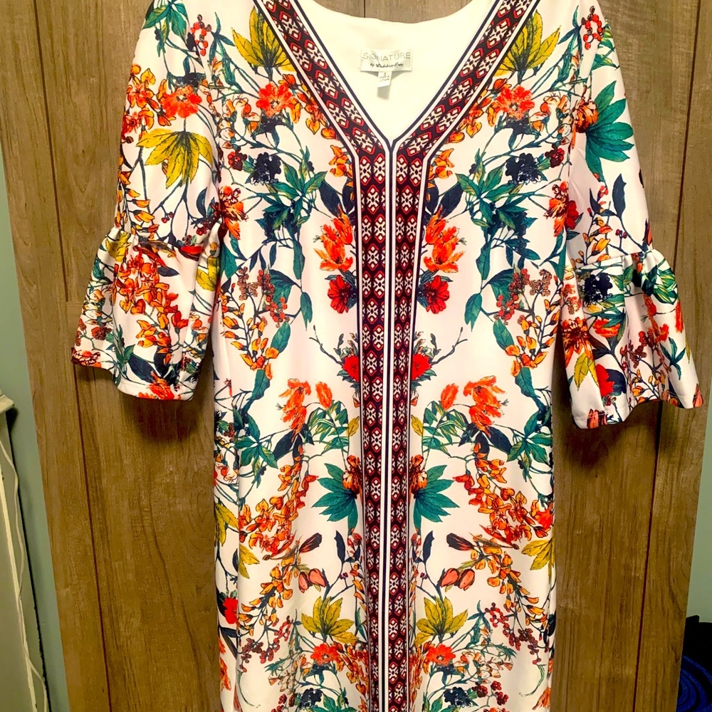 Women’s Signature by Robbie Bee  (Size S-USA)